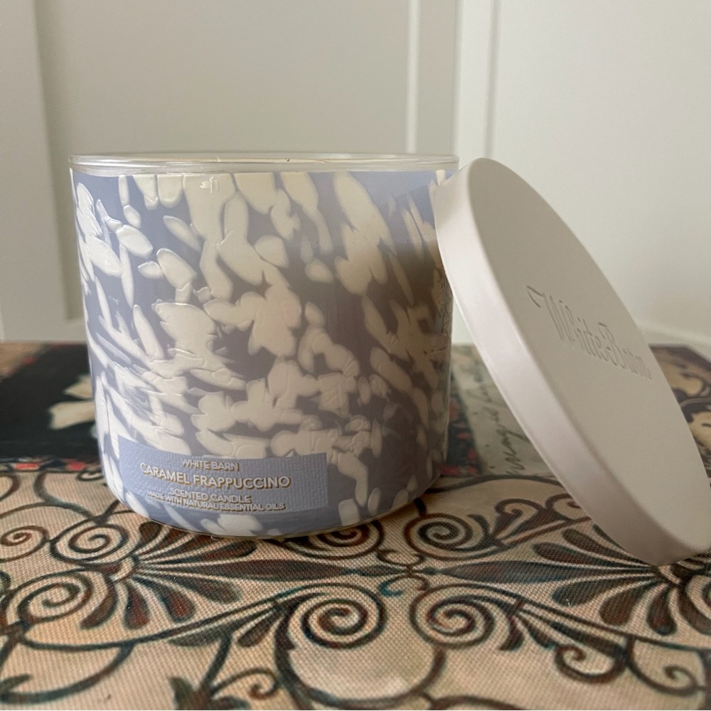 White Barn Carmel Frappuccino Three Wick Scented Candle - Picture 4 of 10